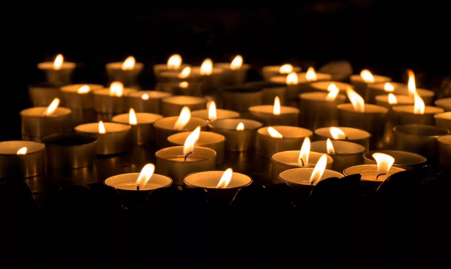 candle s flames in the dark